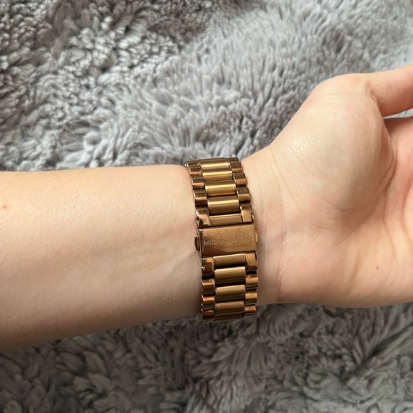 Gold Michael Kors watch, Roman numerals - Picture 4 of 5